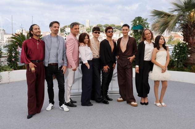 Francisco Diaz, Justin Pechberty, Giancarlo Nasi, Florencia Di Concilio, Pedro Munoz, Matias Catalan, Diego Cespedes, Paula Dinamarca and Tamara Cortes at the photocall for the feature film The Mysterious Gaze of the Flamingo La Misteriosa Mirada del Flamenco at the Festival de Cannes 2025 78 Cannes International Film Festival at the Palais des Festivals Cannes, 15 Foto:xD.xBedrosianx xFuturexImagex flamingo_5503