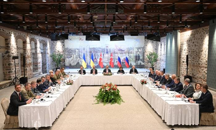 Bilder des Jahres 2025, News 05 Mai News Themen der Woche KW20 News Bilder des Tages RUSSIA, ISTANBUL - MAY 16, 2025: Russian, Turkish and Ukrainian officials during Russian-Ukrainian talks at a presidential office at the Dolmabahce Palace. Ramil Sitdikov POOL TASS  80690969