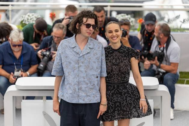 78. Internationalen Filmfestspiele von Cannes 2025 Cannes, Frankreich - 16.5.2024: Ugo Bienvenu, Natalie Portman während des ARCO Photocall während der 78. Internationalen Filmfestspiele von Cannes. Die 78. Internationalen Filmfestspiele von Cannes finden vom 13. bis 24. Mai 2025 statt. Provence-Alpes-Cote d Azur