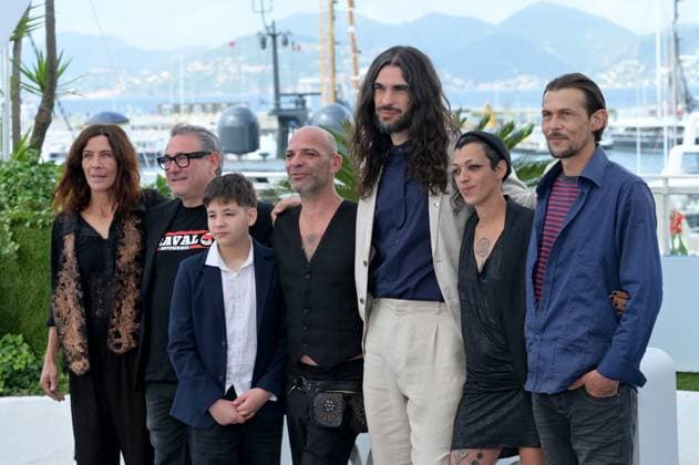 Sirat Photocall at 78th Festival de Cannes - Cannes, France CANNES, FRANCE. May 16, 2025: Stefania Gadda, Sergi Lopez, Bruno Nunez, Richard Bellamy, Oliver Laxe, Jade Oukid & Tonin Janvier at the photocall for Sirat at the 78th Festival de Cannes. Picture: Paul Smith Featureflash Cannes France  Copyright: xPaulxSmithx xFeatureflashx