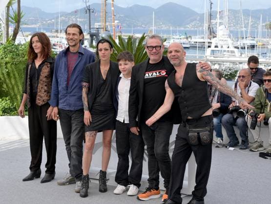 Sirat Photocall at 78th Festival de Cannes - Cannes, France CANNES, FRANCE. May 16, 2025: Stefania Gadda, Tonin Janvier, Jade Oukid, Bruno Nunez, Sergi Lopez & Richard Bellamy at the photocall for Sirat at the 78th Festival de Cannes. Picture: Paul Smith Featureflash Cannes France  Copyright: xPaulxSmithx xFeatureflashx
