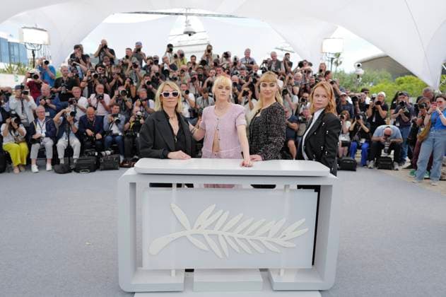 78eme Festival International du Film de Cannes Photocall with cast of The Chronology Of Water 78th International Cannes Film Festival Photocall with cast of The Chronology Of Water movie 444368 2025 05 16 Cannes France Stewart, Kristen Birch, Thora Gordon, Kim Sonic Youth Poots, Imogen  Copyright: xSergexArnalx xStarfacex STAR_444368_033