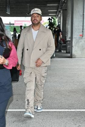 Cannes Kev Adams At Nice Airport JR Kev Adams arriving at Nice airport ahead 78th Cannes Film Festival in Nice, France on May, 16, 2025. Photo by Julien Reynaud APS-Medias ABACAPRESS.COM Nice France  Copyright: xReynaudxJulien APS-Medias ABACAx