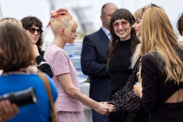 Photocall de The Chronology of Water lors du 78ème Festival International du Film de Cannes Kristen Stewart, guest, Imogen Poots au Photocall de The Chronology of Water lors du 78ème Festival International du Film de Cannes, le 16 mai 2025 Moreau Jacovides Bestimage Photocall for The Chronology of Water at the 78th Cannes International Film Festival, on May 16th, 2025 Cannes France  Copyright: xJACOVIDES-MOREAUx xBESTIMAGExJACOVIDES-MOREAUx xBESTIMAGEx