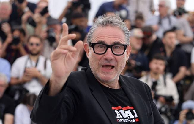Photocall for Sirat at the 78th Cannes International Film Festival Sergi Lopez at the photocall for Sirat at the 78th Cannes International Film Festival, on May 16th, 2025 Jacovides Moreau Bestimage Photocall for XXX at the 78th Cannes International Film Festival, on May 16th, 2025 Cannes France  Copyright: xJACOVIDES-MOREAUx xBESTIMAGExJACOVIDES-MOREAUx xBESTIMAGEx
