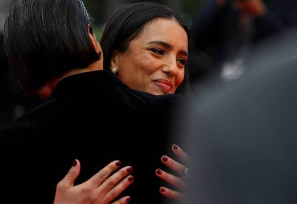 Internationale Filmfestspiele von Cannes, La Petite Derniere Premiere May 16, 2025, Cannes, Cote D azur, France: Director HAFSIA HERZI hugs actress NADIA MELLITI on the red carpet for the La Petite Derniere Premiere screening at the 78th Annual Cannes Film Festival at Palais des Festivals in Cannes, France Cannes France - ZUMAc179 20250516_zep_c179_215 Copyright: xMickaelxChavetx