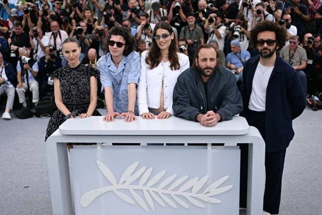 Cannes Arco Photocall AM Ugo Bienvenu, Vincent Macaigne, Natalie Portman, Alma Jodorowsky, William Lebghil attending the Arco Photocall in Cannes, France on May 16, 2025 as part of the 78th Cannes Film Festival. Photo by Aurore Marechal ABACAPRESS.COM Cannes France  Copyright: xMarechalxAurore ABACAx