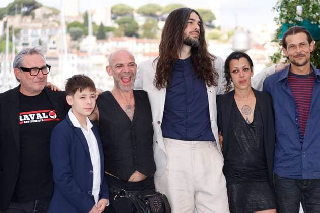 Sergi Lopez, Bruno Nunez, Richard Bellamy, Oliver Laxe, Jade Oukid and Tonin Janvier at the photocall for the feature film Sirat at the Festival de Cannes 2025 78 Cannes International Film Festival at the Palais des Festivals Cannes, 16 05 2025 Foto:xD.xBedrosianx xFuturexImagex sirat_5501