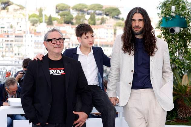 Sergi Lopez, Bruno Nunez and Oliver Laxe at the photocall for the feature film Sirat at the Festival de Cannes 2025 78 Cannes International Film Festival at the Palais des Festivals Cannes, 16 05 2025 Foto:xD.xBedrosianx xFuturexImagex sirat_5505