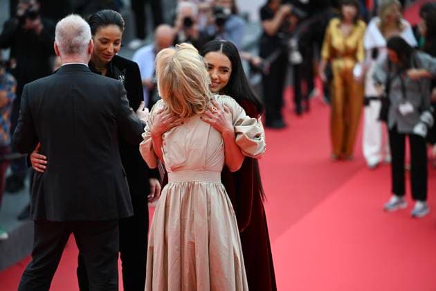 78eme Festival International du Film de Cannes Montée des marches du film La Petite Dernière 78th International Cannes Film Festival Red Carpet of La Petite Dernière movie 444406 2025 05 16 Cannes France Herzi, Hafsia Melliti, Nadia Knobloch, Iris Frémaux, Thierry  Copyright: xSergexArnalx xStarfacex STAR_444406_012