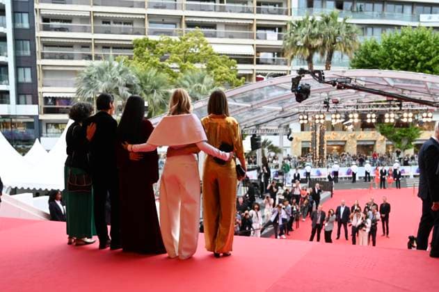 78eme Festival International du Film de Cannes Montée des marches du film La Petite Dernière 78th International Cannes Film Festival Red Carpet of La Petite Dernière movie 444406 2025 05 16 Cannes France Herzi, Hafsia Melliti, Nadia Billy, Julie  Copyright: xSergexArnalx xStarfacex STAR_444406_017
