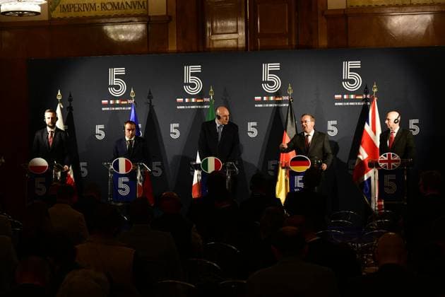 News Themen der Woche KW20 Italien, Group of Five-Treffen der Verteidigungsminister in Rom RECORD DATE NOT STATED 16.05.2025 WLOCHY RZYM KONFERENCJA 5 PIECIU MINISTROW OBRONY W RZYMIE. MINISTROWIE OBRONY POLSKI FRANCJI WLOCH NIEMIEC WIELKIEJ BRYTANII - SPOTKANIE W RZYMIE 16.05.2025 ITALY ROME CONFERENCE OF 5 FIVE DEFENSE MINISTERS IN ROME. DEFENSE MINISTERS OF POLAND FRANCE ITALY GERMANY GREAT BRITAIN - MEETING IN ROME N Z MINISTER OBRONY RP WLADYSLAW KOSINIAK KAMYSZ,Sebastian Lecornu, Guido Crosetto, Boris Pistorius, John Healey FOT. JERZY KRALKOWSKI NEWSPIX.PL --- Newspix.pl POLAND OUT!  _KRL2274