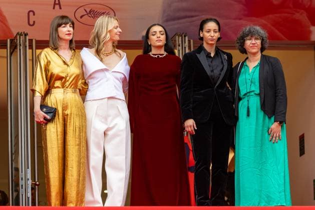 Montée des marches du film La Petite Derniére lors du 78ème Festival International du Film de Cannes au Palais des Festivals in Cannes Guest, Julie Billy, Hafsia Herzi, Nadia Melliti et guest lors de la montée des marches du film La Petite Derniére lors du 78ème Festival International du Film de Cannes au Palais des Festivals in Cannes, France, on May 16, 2025 Jacovides Moreau Bestimage La Petite Derniére red carpet at the 78th annual Cannes Film Festival at Palais des Festivals in Cannes, France, on May 16, 2025 Cannes France  Copyright: xJACOVIDES-MOREAUx xBESTIMAGExJACOVIDES-MOREAUx xBESTIMAGEx