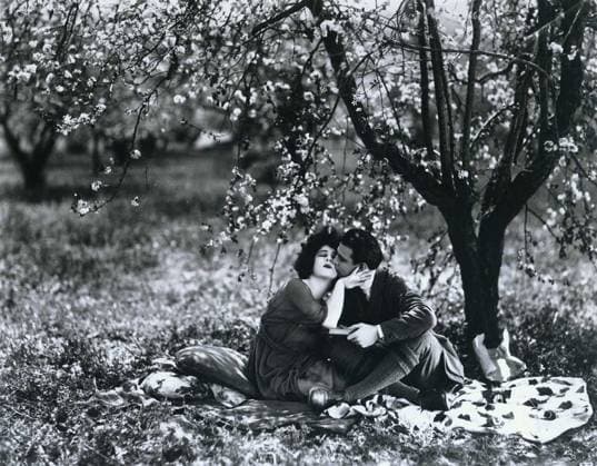 Archivbilder der Woche KW20 Camille - filmstill ALLA NAZIMOVA & RUDOLPH VALENTINO in Camille Ref: FB EDITORIAL USE ONLY Copyright: xSuppliedxbyxCapitalxPicturesx