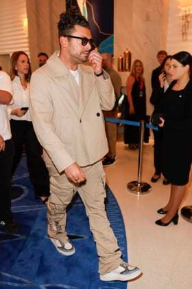 Cannes Kev Adams is going to Hotel Martinez MP Kev Adams is going to Hotel Martinez to attend a screening ahead of the 78th Cannes Film Festival on May 15, 2025 in Cannes, France. Photo by Marco Piovanotto ABACAPRESS.COM  Copyright: xPiovanottoxMarco ABACAx