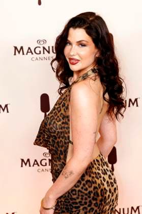 EnjoyPhoenix at the Magnum Cannes Beach Party as part of the Festival de Cannes 2025 78 Cannes International Film Festival at the Magnum Beach Palais Sté phanie Cannes, 15 05 2025 Foto:xD.xBedrosianx xFuturexImagex magnum_5532