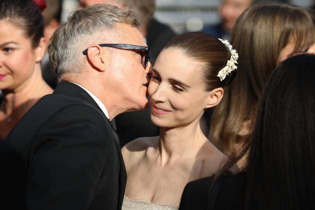 May 16, 2025, Cannes, Cote D azur, France: JOAQUIN PHOENIX kisses his wife ROONEY MARA on the red carpet for the Eddington Premiere screening at the 78th Annual Cannes Film Festival at Palais des Festivals in Cannes, France Cannes France - ZUMAc179 20250516_zep_c179_326 Copyright: xMickaelxChavetx