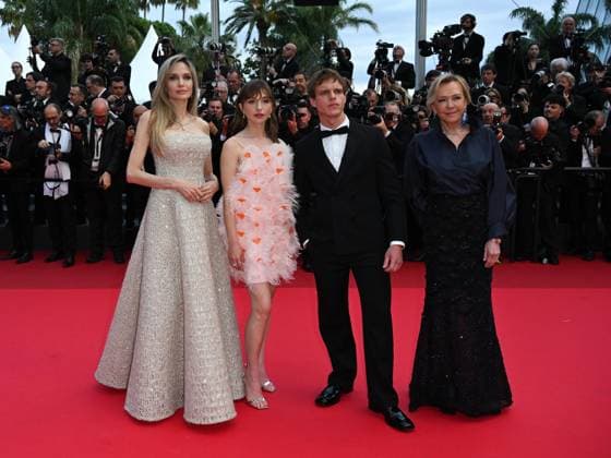 Cannes, France, Cannes: Cannes, 78th Cannes Film Festival 2025 - Evening 4 - Red Carpet of the Film Eddington. In the photo Angelina Jolie, Marie Colomb, Finn Bennett and Caroline Scheufele Cannes Cannes  - ZUMAp169 20250516_zea_p169_971 Copyright: xSimonexComix