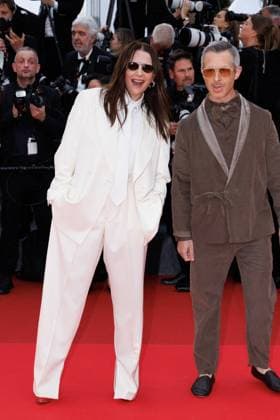 M Montée des marches du film Eddington lors du 78ème Festival International du Film de Cannes Juliette Binoche, Jeremy Strong Montée des marches du film Eddington lors du 78ème Festival International du Film de Cannes, au Palais des Festivals à Cannes Le 16 mai 2025 Jacovides Moreau Bestimage Red carpet for the movie Eddington during the 78th Cannes International Film Festival at the Palais des Festivals in Cannes, France On may 16th 2025 Cannes France  Copyright: xJACOVIDES-MOREAUx xBESTIMAGExJACOVIDES-MOREAUx xBESTIMAGEx