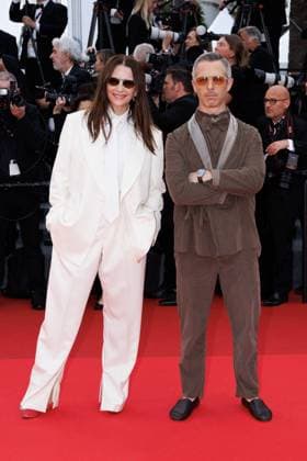 Entertainment Bilder des Tages M Montée des marches du film Eddington lors du 78ème Festival International du Film de Cannes Juliette Binoche, Jeremy Strong Montée des marches du film Eddington lors du 78ème Festival International du Film de Cannes, au Palais des Festivals à Cannes Le 16 mai 2025 Jacovides Moreau Bestimage Red carpet for the movie Eddington during the 78th Cannes International Film Festival at the Palais des Festivals in Cannes, France On may 16th 2025 Cannes France  Copyright: xJACOVIDES-MOREAUx xBESTIMAGExJACOVIDES-MOREAUx xBESTIMAGEx