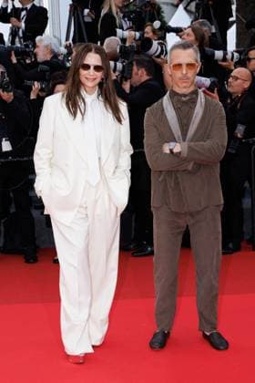 M Montée des marches du film Eddington lors du 78ème Festival International du Film de Cannes Juliette Binoche, Jeremy Strong Montée des marches du film Eddington lors du 78ème Festival International du Film de Cannes, au Palais des Festivals à Cannes Le 16 mai 2025 Jacovides Moreau Bestimage Red carpet for the movie Eddington during the 78th Cannes International Film Festival at the Palais des Festivals in Cannes, France On may 16th 2025 Cannes France  Copyright: xJACOVIDES-MOREAUx xBESTIMAGExJACOVIDES-MOREAUx xBESTIMAGEx
