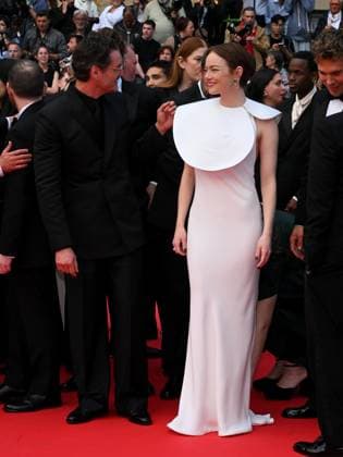 Cannes, France: Cannes, 78th Cannes Film Festival 2025 - evening 4 - red carpet of the film Eddington In the photo: Emma Stone, Pedro Pascal Cannes France  - ZUMAp169 20250516_zea_p169_1006 Copyright: xTerenghi Ipax