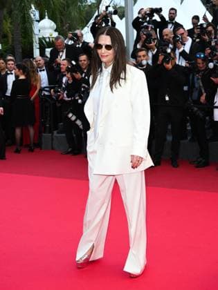 Cannes, France, Cannes: Cannes, 78th Cannes Film Festival 2025 - Evening 4 - Red Carpet of the Film Eddington. In the photo Juliette Binoche Cannes Cannes  - ZUMAp169 20250516_zea_p169_1076 Copyright: xSimonexComix
