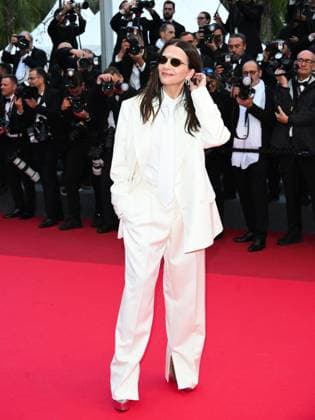 Cannes, France, Cannes: Cannes, 78th Cannes Film Festival 2025 - Evening 4 - Red Carpet of the Film Eddington. In the photo Juliette Binoche Cannes Cannes  - ZUMAp169 20250516_zea_p169_1080 Copyright: xSimonexComix