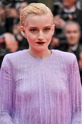 Cannes Eddington Screening JR Julia Garner attending the screening of Eddington in Cannes, France on May 16, 2025, as part of the 78th Cannes Film Festival. Photo by Julien Reynaud APS-Medias ABACAPRESS.COM Cannes France  Copyright: xReynaudxJulien APS-Medias ABACAx