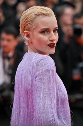 Cannes Eddington Screening JR Julia Garner attending the screening of Eddington in Cannes, France on May 16, 2025, as part of the 78th Cannes Film Festival. Photo by Julien Reynaud APS-Medias ABACAPRESS.COM Cannes France  Copyright: xReynaudxJulien APS-Medias ABACAx