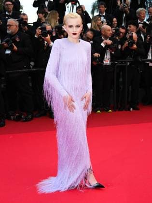 Cannes, France, Cannes: Cannes, 78th Cannes Film Festival 2025 - Evening 4 - Red Carpet of the Film Eddington. In the photo Julia Garner Cannes Cannes  - ZUMAp169 20250516_zea_p169_1125 Copyright: xSimonexComix