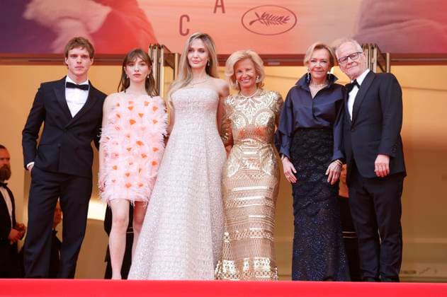 Finn Bennett, Marie Colomb, Angelina Jolie, Iris Knobloch, Caroline Scheufele and Thierry Fremaux at the premiere of the feature film Eddington at the Festival de Cannes 2025 78 Cannes International Film Festival at the Palais des Festivals Cannes, 16 05 2025 Foto:xD.xBedrosianx xFuturexImagex eddington_5539