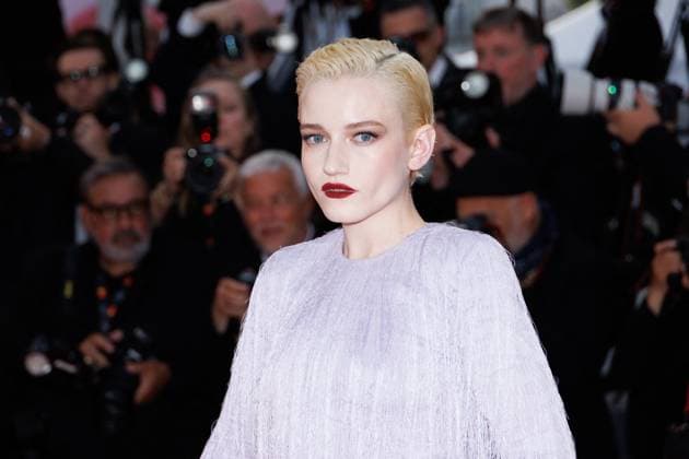 M Montée des marches du film Eddington lors du 78ème Festival International du Film de Cannes Julia Garner Montée des marches du film Eddington lors du 78ème Festival International du Film de Cannes, au Palais des Festivals à Cannes On may 16th 2025 Jacovides Moreau Bestimage Red carpet for the movie Eddington during the 78th Cannes International Film Festival at the Palais des Festivals in Cannes, France On may 16th 2025 Cannes France  Copyright: xJACOVIDES-MOREAUx xBESTIMAGExJACOVIDES-MOREAUx xBESTIMAGEx