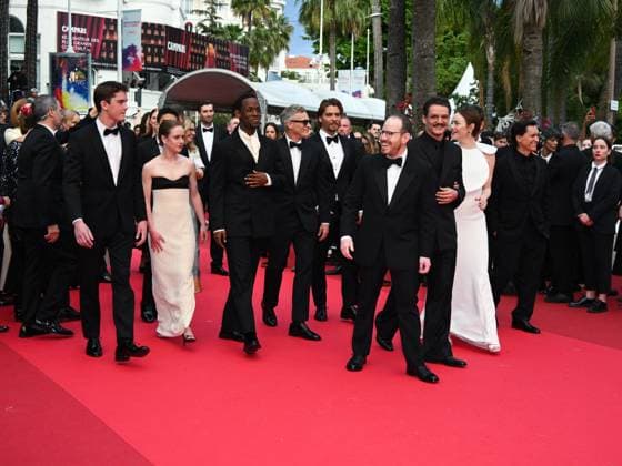 Cannes, 78th Cannes Film Festival 2025 - Evening 4 - Red Carpet of the Film Eddington Cannes, 78th Cannes Film Festival 2025 - Evening 4 - Red Carpet of the Film Eddington . In the photo ) Cameron Mann, Matt Gomez Hidaka, Amelie Hoeferle, Micheal Ward, Emma Stone, Luke Grimes, the mayor of Cannes David Lisnard, Austin Butler, Ari Aster, Joaquin Phoenix, Lars Knudsen, Pedro Pascal and Clifton Collins Cannes France Copyright: xIPA ABACAx