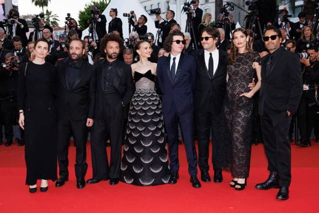 M Montée des marches du film Eddington lors du 78ème Festival International du Film de Cannes Sophie Mas, Vincent Macaigne, William Lebghil, Natalie Portman, Ugo Bienvenu, Félix de Givry, Alma Jodorowsky enceinte , Jamil Shamasdin Montée des marches du film Eddington lors du 78ème Festival International du Film de Cannes, au Palais des Festivals in Cannes On may 16th 2025 Jacovides Moreau Bestimage Red carpet for the movie Eddington during the 78th Cannes International Film Festival at the Palais des Festivals in Cannes, France On may 16th 2025 Cannes France  Copyright: xJACOVIDES-MOREAUx xBESTIMAGExJACOVIDES-MOREAUx xBESTIMAGEx