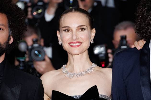 M Montée des marches du film Eddington lors du 78ème Festival International du Film de Cannes Natalie Portman Montée des marches du film Eddington lors du 78ème Festival International du Film de Cannes, au Palais des Festivals à Cannes Le 16 mai 2025 Jacovides Moreau Bestimage Red carpet for the movie Eddington during the 78th Cannes International Film Festival at the Palais des Festivals in Cannes, France On may 16th 2025 Cannes France  Copyright: xJACOVIDES-MOREAUx xBESTIMAGExJACOVIDES-MOREAUx xBESTIMAGEx