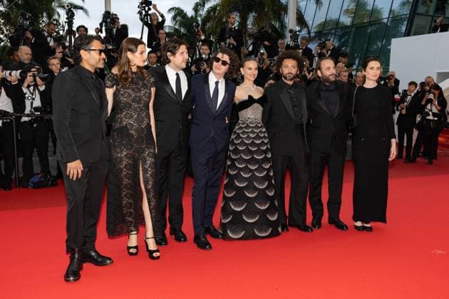 B Montée des marches du film Eddington lors du 78ème Festival International du Film de Cannes Jamil Shamasdin, Alma Jodorowsky enceinte , Félix de Givry, Ugo Bienvenu, Natalie Portman, William Lebghil, Vincent Macaigne, Sophie Mas Montée des marches du film Eddington lors du 78ème Festival International du Film de Cannes, au Palais des Festivals à Cannes On may 16th 2025 Olivier Borde Bestimage Red carpet for the movie Eddington during the 78th Cannes International Film Festival at the Palais des Festivals in Cannes, France On may 16th 2025 Cannes France  Copyright: xOLIVIERxBORDEx xBESTIMAGExOLIVIERxBORDEx xBESTIMAGEx