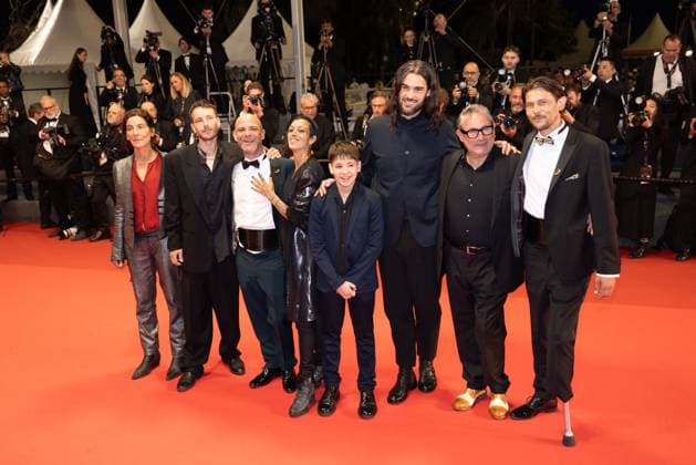 78. Internationalen Filmfestspiele von Cannes 2025 Cannes, Frankreich - 15.5.2024: ergi Lopez, Bruno Nunez, a guest, Oliver Laxe, Jade Oukid, Richard Bellamy, Tonin Janvier und Stefania Gadda während des SIRAT Roten Teppichs der 78. Internationalen Filmfestspiele von Cannes. Die 78. Internationalen Filmfestspiele von Cannes finden vom 13. bis 24. Mai 2025 statt. Provence-Alpes-Cote d Azur