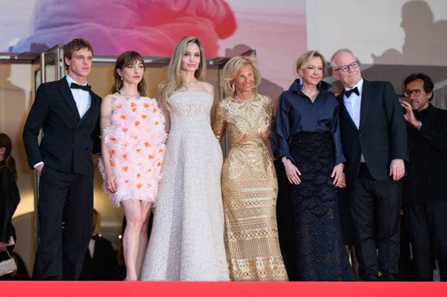 Cannes Eddington Red Carpet NG Finn Bennett, Marie Colomb, Angelina Jolie, Iris Knobloch, Caroline Scheufele and Festival Director Thierry Fremaux attending the ‘Eddington’ Screening and Red Carpet at Palais Des Festivals in Cannes, France on May 16 2025 as part of the 78th Cannes Film Festival. Photo by Nicolas Genin ABACAPRESS.COM Cannes France  Copyright: xGeninxNicolas ABACAx