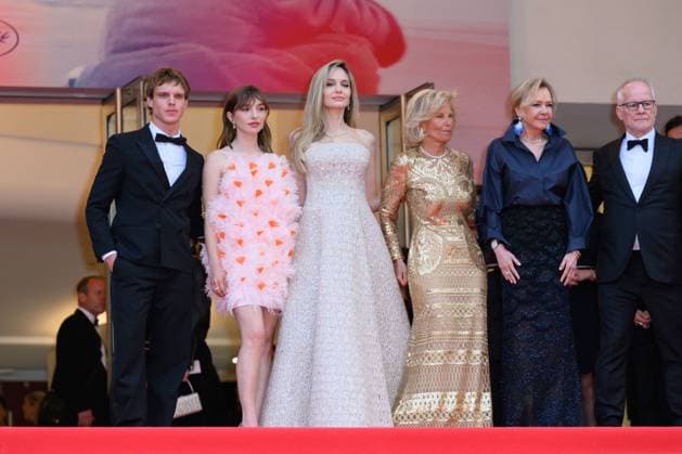 Cannes Eddington Red Carpet NG Finn Bennett, Marie Colomb, Angelina Jolie, Iris Knobloch, Caroline Scheufele and Festival Director Thierry Fremaux attending the ‘Eddington’ Screening and Red Carpet at Palais Des Festivals in Cannes, France on May 16 2025 as part of the 78th Cannes Film Festival. Photo by Nicolas Genin ABACAPRESS.COM Cannes France  Copyright: xGeninxNicolas ABACAx