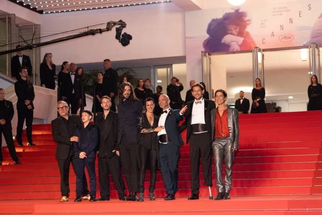 78. Internationalen Filmfestspiele von Cannes 2025 Cannes, Frankreich - 15.5.2024: Richard Bellamy (C) und Cast während des SIRAT Roten Teppichs der 78. Internationalen Filmfestspiele von Cannes. Die 78. Internationalen Filmfestspiele von Cannes finden vom 13. bis 24. Mai 2025 statt. Provence-Alpes-Cote d Azur
