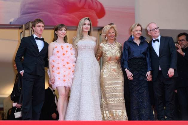 Cannes Eddington Red Carpet NG Finn Bennett, Marie Colomb, Angelina Jolie, Iris Knobloch, Caroline Scheufele and Festival Director Thierry Fremaux attending the ‘Eddington’ Screening and Red Carpet at Palais Des Festivals in Cannes, France on May 16 2025 as part of the 78th Cannes Film Festival. Photo by Nicolas Genin ABACAPRESS.COM Cannes France  Copyright: xGeninxNicolas ABACAx