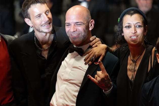 78. Internationalen Filmfestspiele von Cannes 2025 Cannes, Frankreich - 15.5.2024: Richard Bellamy (C), Jade Oukid (R) und Cast während des SIRAT Roten Teppichs der 78. Internationalen Filmfestspiele von Cannes. Die 78. Internationalen Filmfestspiele von Cannes finden vom 13. bis 24. Mai 2025 statt. Provence-Alpes-Cote d Azur