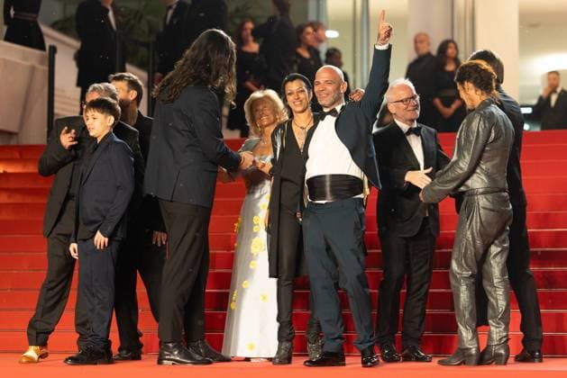 78. Internationalen Filmfestspiele von Cannes 2025 Cannes, Frankreich - 15.5.2024: ergi Lopez, Bruno Nunez, a guest, Oliver Laxe, Jade Oukid, Richard Bellamy, Tonin Janvier und Stefania Gadda während des SIRAT Roten Teppichs der 78. Internationalen Filmfestspiele von Cannes. Die 78. Internationalen Filmfestspiele von Cannes finden vom 13. bis 24. Mai 2025 statt. Provence-Alpes-Cote d Azur