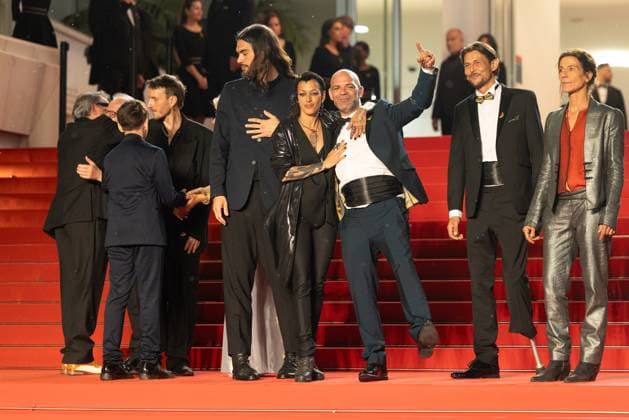 78. Internationalen Filmfestspiele von Cannes 2025 Cannes, Frankreich - 15.5.2024: ergi Lopez, Bruno Nunez, a guest, Oliver Laxe, Jade Oukid, Richard Bellamy, Tonin Janvier und Stefania Gadda während des SIRAT Roten Teppichs der 78. Internationalen Filmfestspiele von Cannes. Die 78. Internationalen Filmfestspiele von Cannes finden vom 13. bis 24. Mai 2025 statt. Provence-Alpes-Cote d Azur
