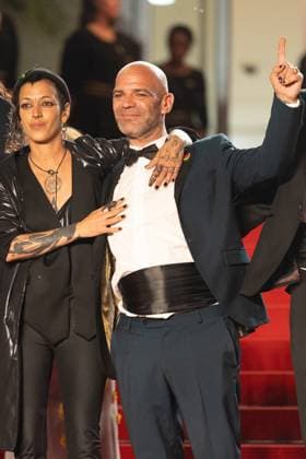78. Internationalen Filmfestspiele von Cannes 2025 Cannes, Frankreich - 15.5.2024: Jade Oukid, Richard Bellamy (C) und Cast während des SIRAT Roten Teppichs der 78. Internationalen Filmfestspiele von Cannes. Die 78. Internationalen Filmfestspiele von Cannes finden vom 13. bis 24. Mai 2025 statt. Provence-Alpes-Cote d Azur