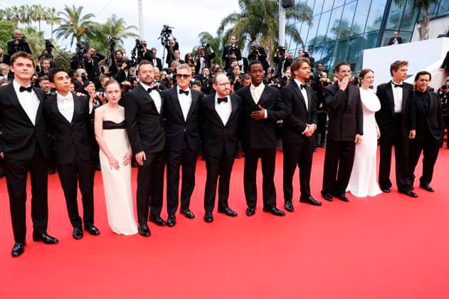 Cameron Mann, Matt Gomez Hidaka, Amà lie Hoeferle, Lars Knudsen, Joaquin Phoenix, Ari Aster, Michael Ward, Luke Grimes, Pedro Pascal, Emma Stone, Austin Butler and Clifton Collins at the premiere of the feature film Eddington at the Festival de Cannes 2025 78 Cannes International Film Festival at the Palais des Festivals Cannes, 16 05 2025 Foto:xD.xBedrosianx xFuturexImagex eddington_5627