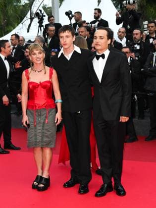 Cannes, France, Cannes: Cannes, 78th Cannes Film Festival 2025 - Evening 4 - Red Carpet of the Film Eddington. In the photo Frank Dillane, Harris Dickinson, Megan Northam Cannes Cannes  - ZUMAp169 20250516_zea_p169_1447 Copyright: xSimonexComix