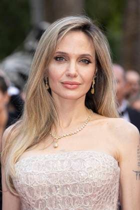 Eddington Red Carpet at the 78th Annual Cannes Film Festival Angelina Jolie attends the Eddington red carpet at the 78th annual Cannes Film Festival at Palais des Festivals on May 16, 2025 in Cannes, France.  Copyright: x Chassery+Courdjix