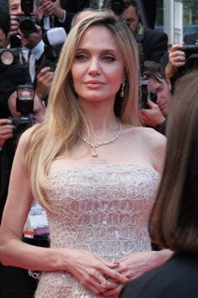 CELEBRITES : 78 eme Festival de Cannes Tapis rouge 2025 - 16 05 2025 CANNES, FRANCE - MAY 16: Angelina Jolie attends the Eddington red carpet at the 78th annual Cannes Film Festival at Palais des Festivals on May 16, 2025 in Cannes, France.  Copyright: xLUCAxCUTOLOx